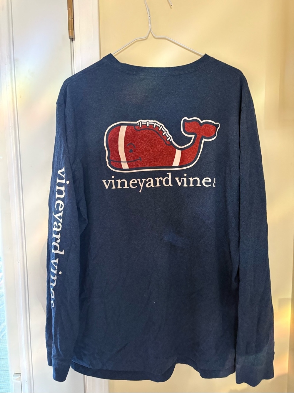 Vineyard Vines Mens Long-Sleeve Football Whale Logo
